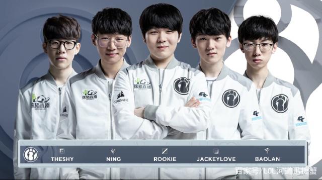 世体：罗贝托在巴萨基地单独训练，正评估各种邀请